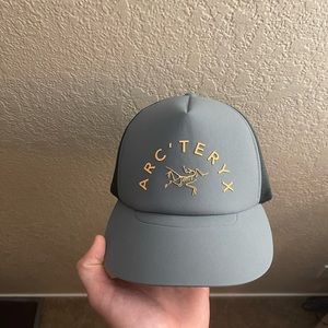 Arc'teryx Arc Logo Trucker Hat